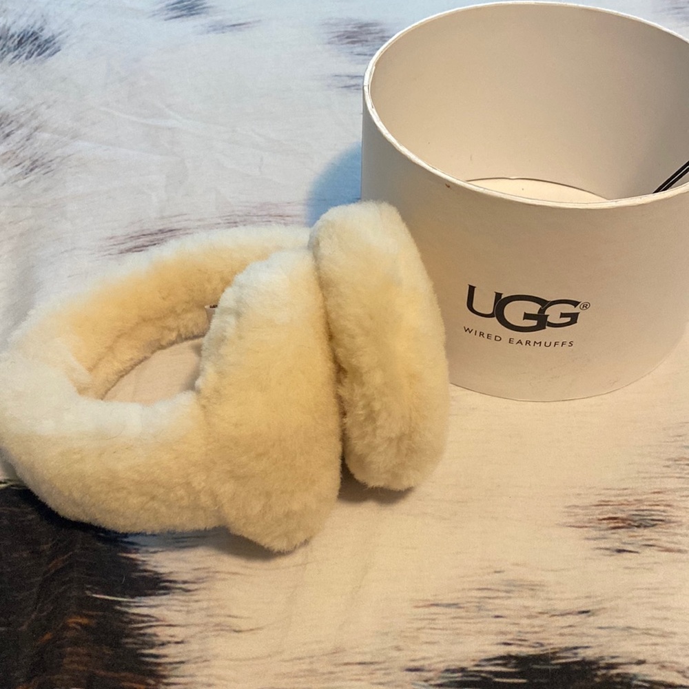 UGG wired earmuffs